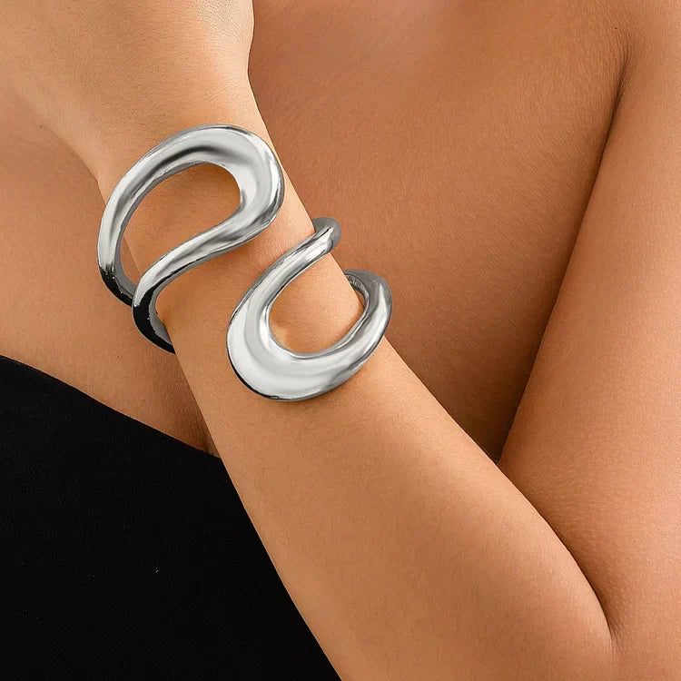 Mirielle Vanthorpe | Sculptural Silver Collar Necklace Set for Women