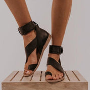 Séraphine Duval | Black Cross Strap Toe Ring Flat Sandals