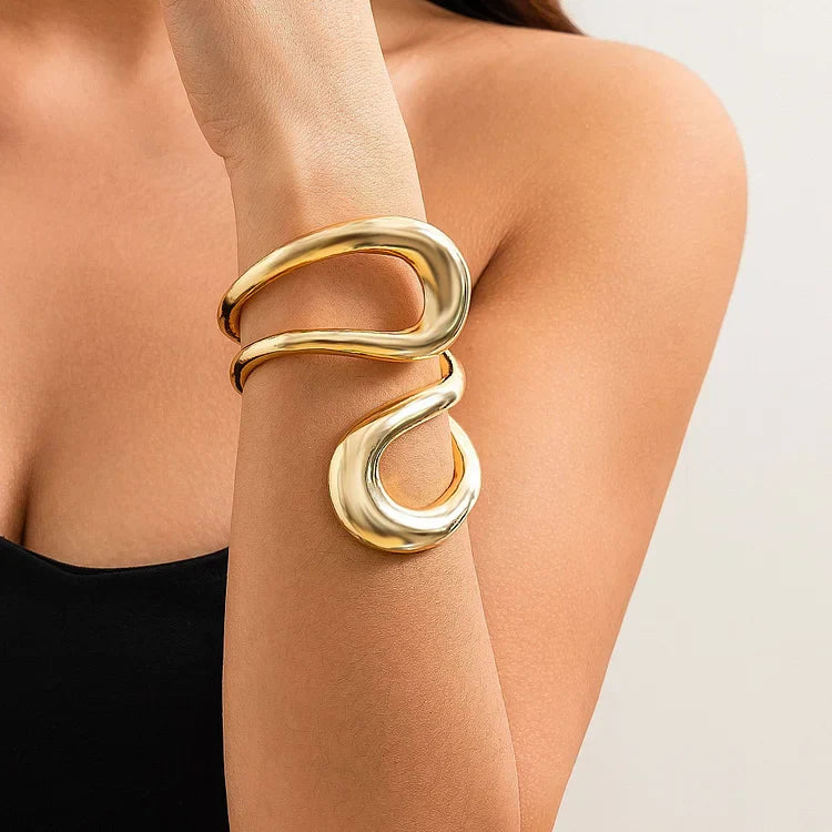 VIRELIA | Liquid Silver Sculpt Choker Necklace & Bracelet